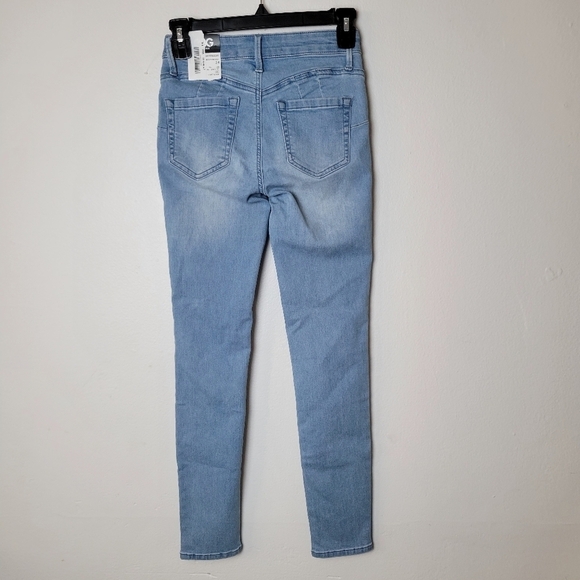 GBG Los Angeles Women's Jeans Light Wash Denim Sz 24 Skinny Leg Stretch NWT - Picture 8 of 11
